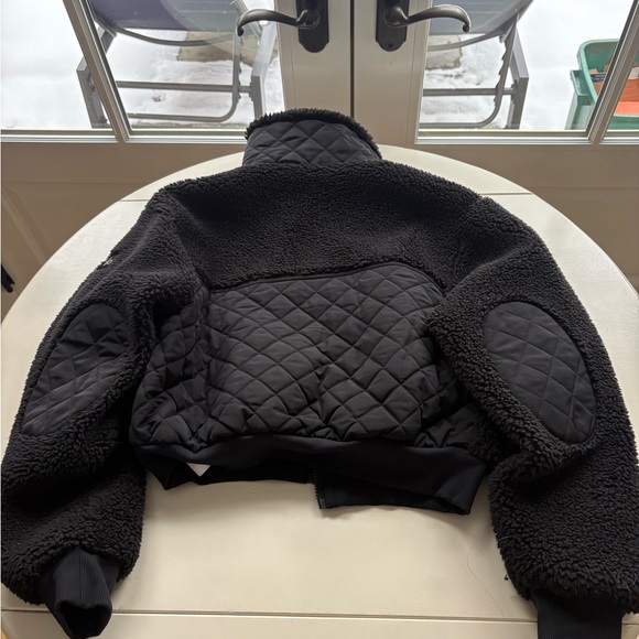 ALO Yoga Black Jacket - Picture 3 of 3